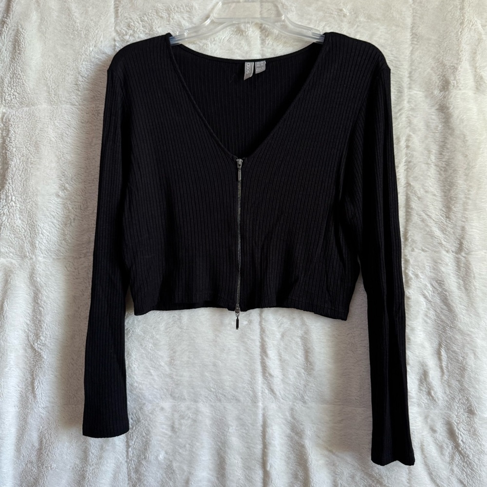 ASOS Black Ribbed V-Neck Zip-Up Cropped Blouse